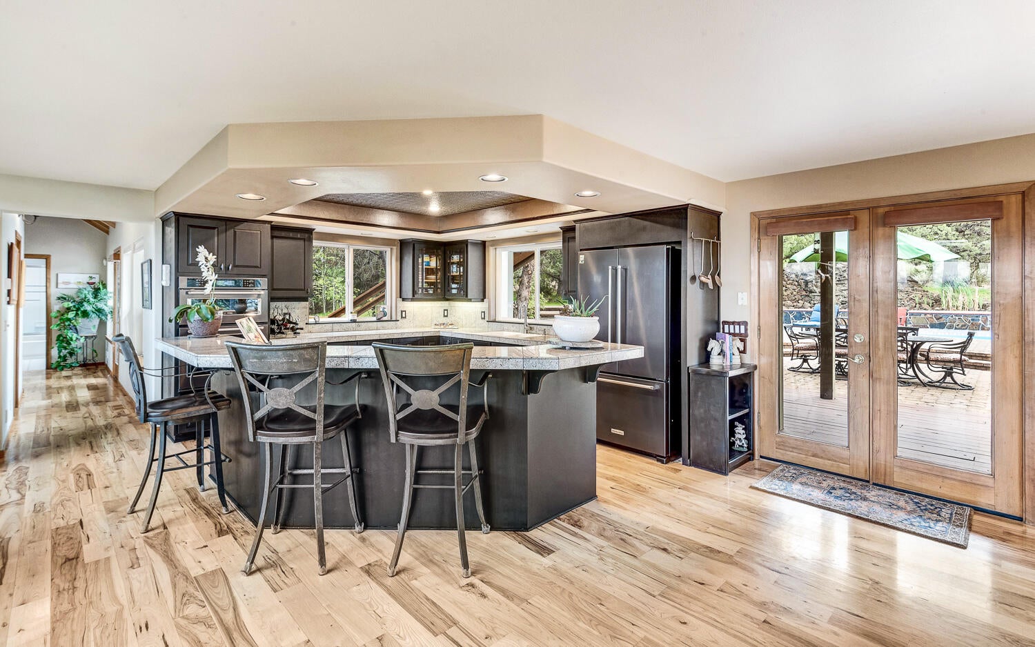 60470 Arnold Market Road Bend, OR 97702 - Photo 11 of 53 kitchen seating