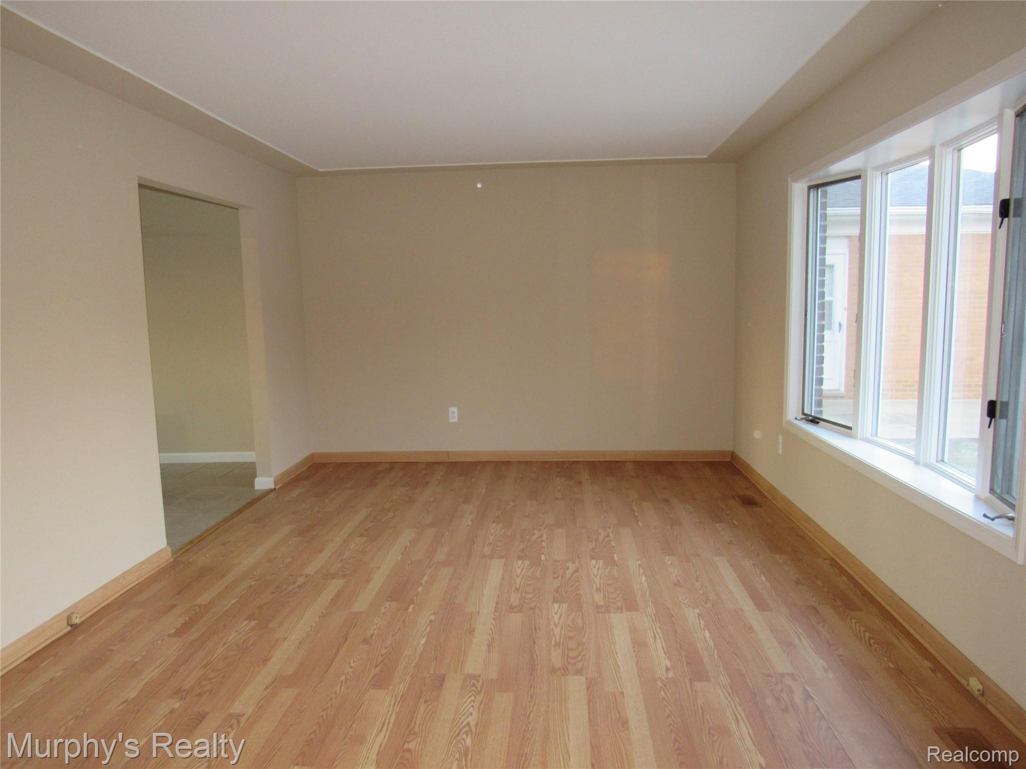 38501 Radde Street Clinton Township, MI 48036 - Photo 4 of 39 4.jpg