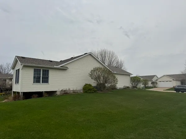$334,900 | 34 Madison Circle, Davenport, IA 52806