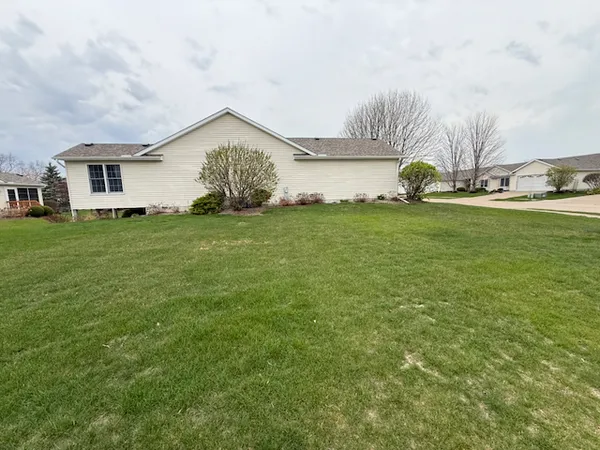 $334,900 | 34 Madison Circle, Davenport, IA 52806