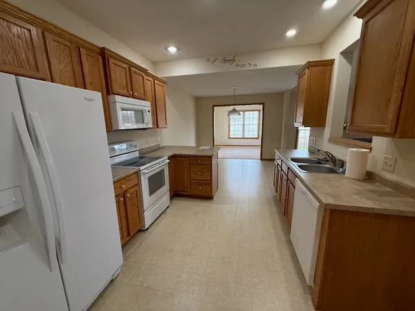 $334,900 | 34 Madison Circle, Davenport, IA 52806
