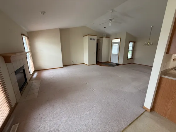 $334,900 | 34 Madison Circle, Davenport, IA 52806
