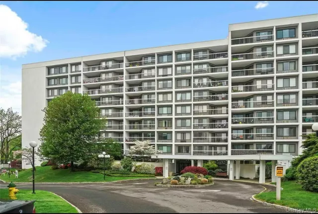 $389,998 | 100 High Point Drive, Unit 501, Hartsdale, NY 10530