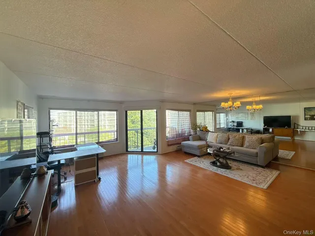 $389,998 | 100 High Point Drive, Unit 501, Hartsdale, NY 10530