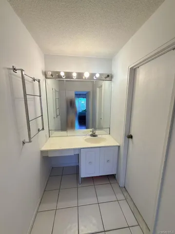 $389,998 | 100 High Point Drive, Unit 501, Hartsdale, NY 10530