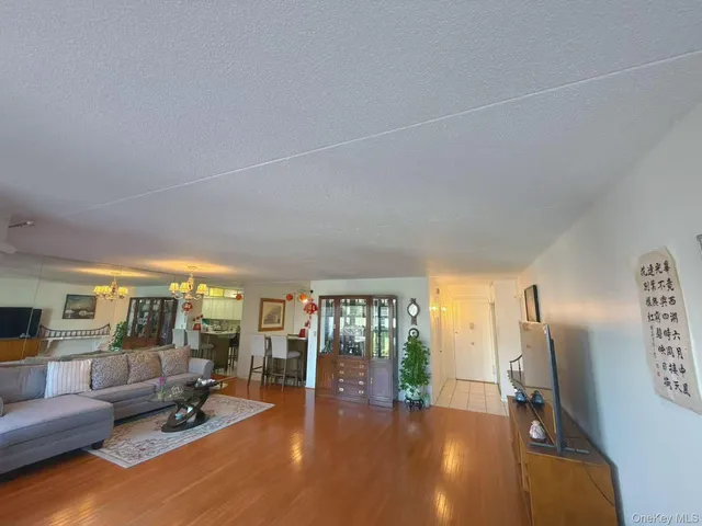 $389,998 | 100 High Point Drive, Unit 501, Hartsdale, NY 10530