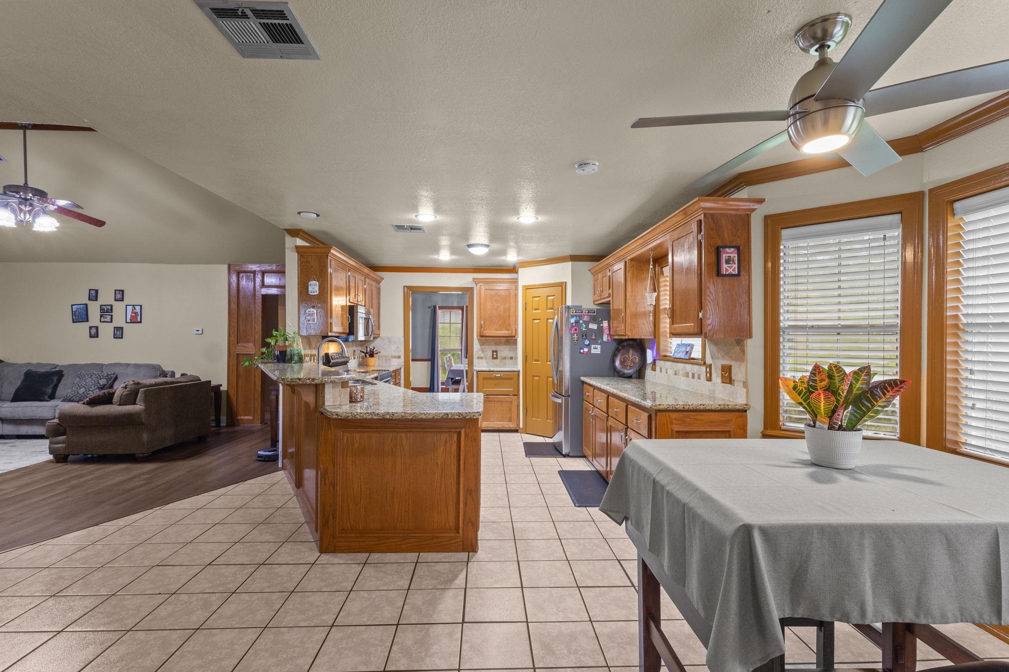 5625 Springdale Lane Beaumont, TX 77708 - Photo 17 of 42