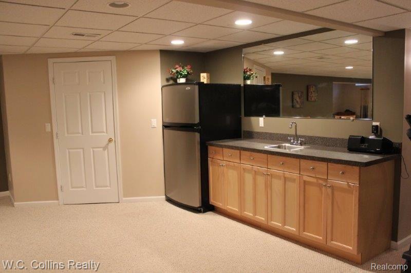 4079 Ridge Side Drive Rochester, MI 48306 - Photo 24 of 29 26 Basement wet bar.jpg