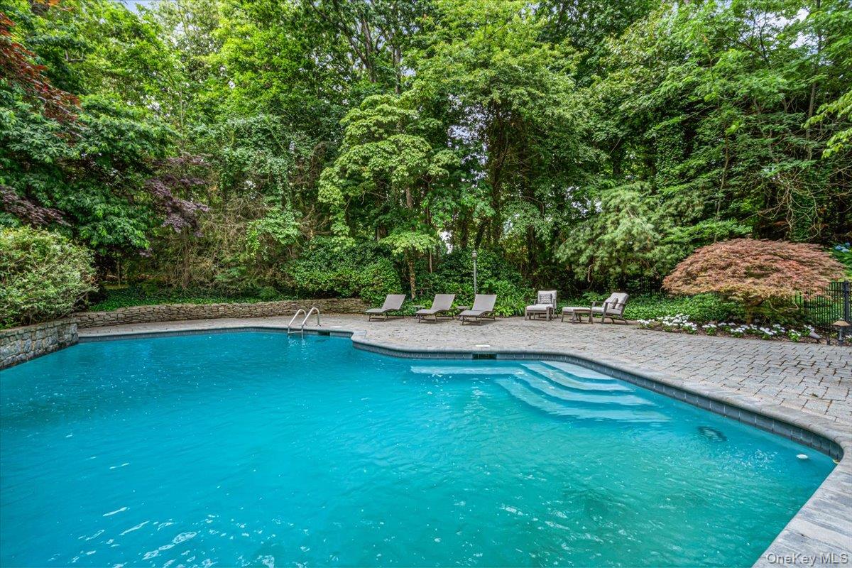 39 Cherry Lane Syosset, NY 11791 - Photo 42 of 43