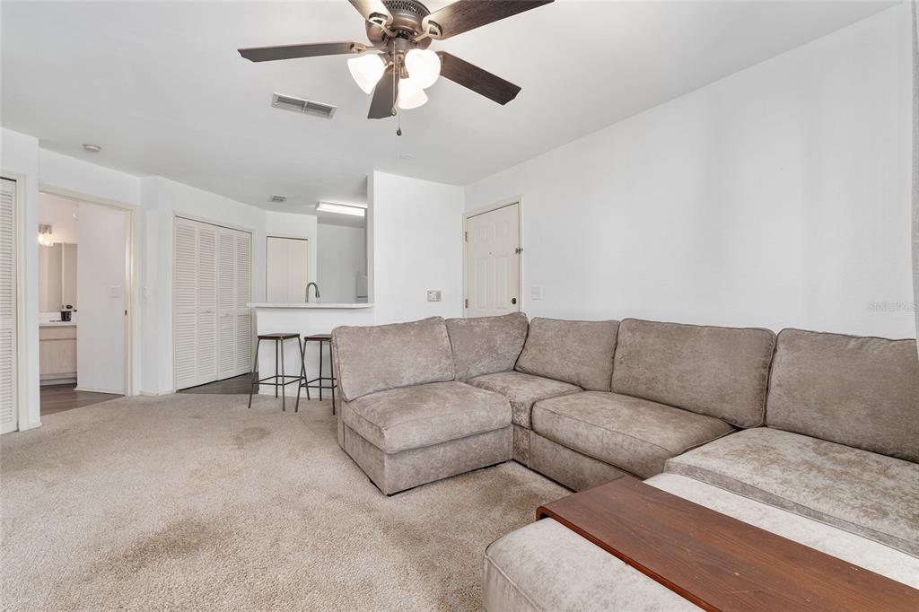 3705 Southwest 27th Street, Unit 828 Gainesville, FL 32608 - Photo 4 of 24