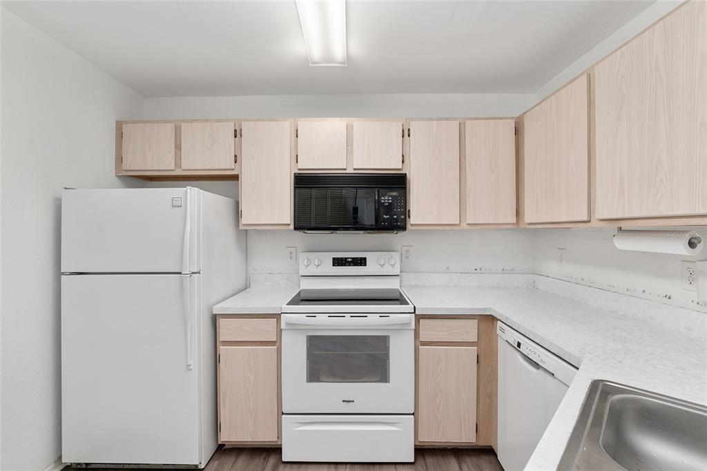 3705 Southwest 27th Street, Unit 828 Gainesville, FL 32608 - Photo 7 of 24