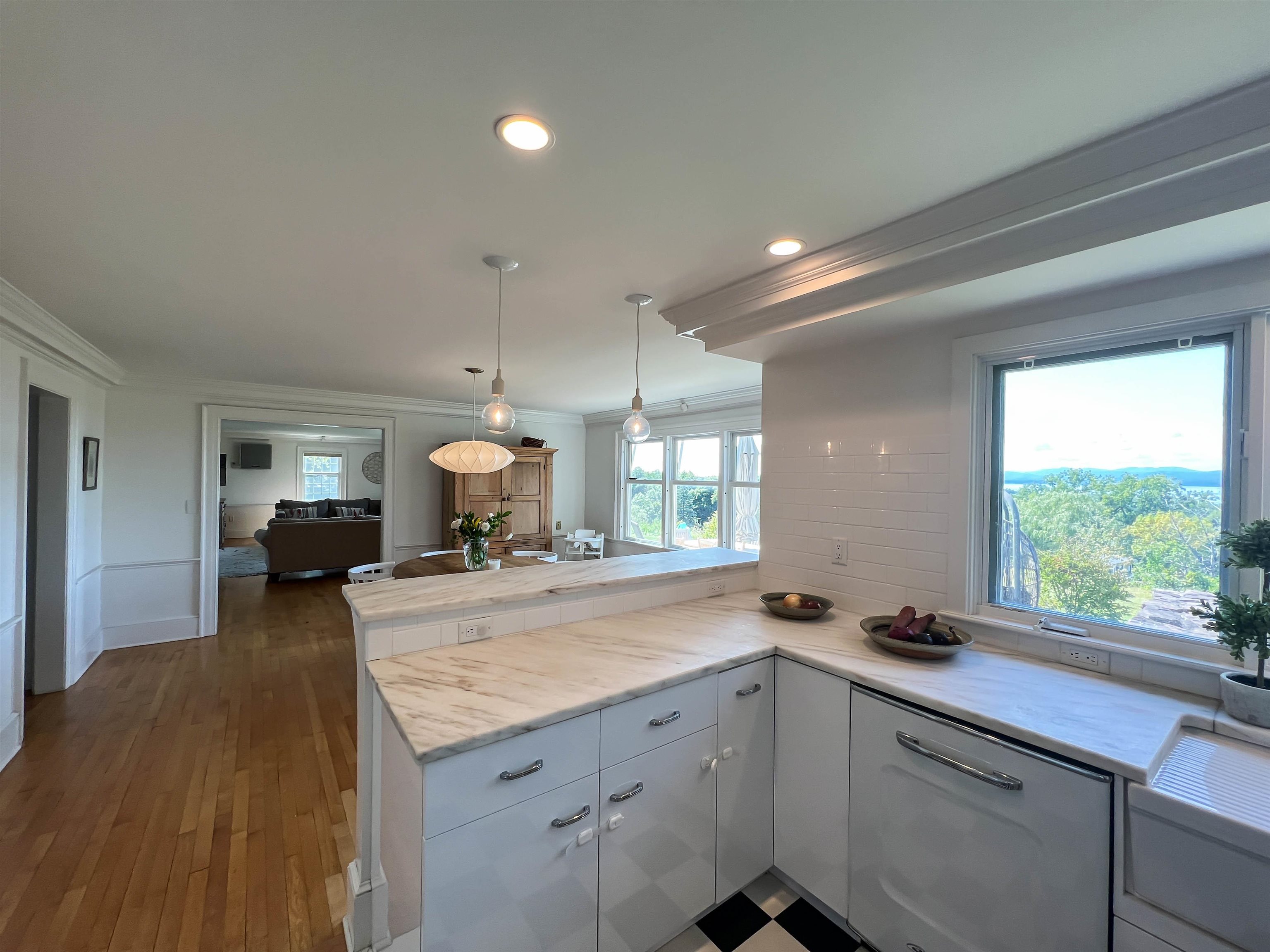 151 Crescent Road Burlington, VT 05401 - Photo 11 of 34