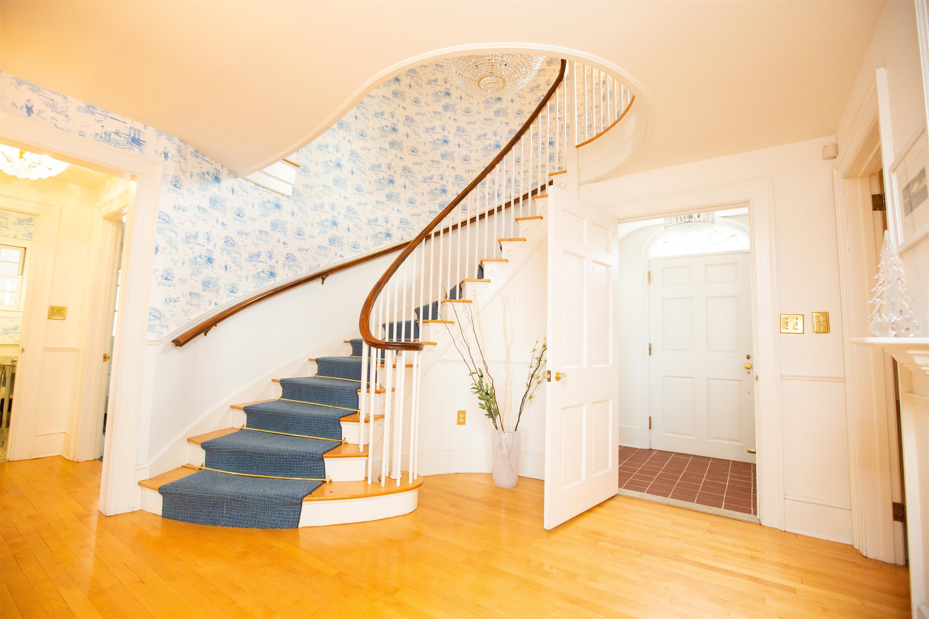 151 Crescent Road Burlington, VT 05401 - Photo 4 of 34