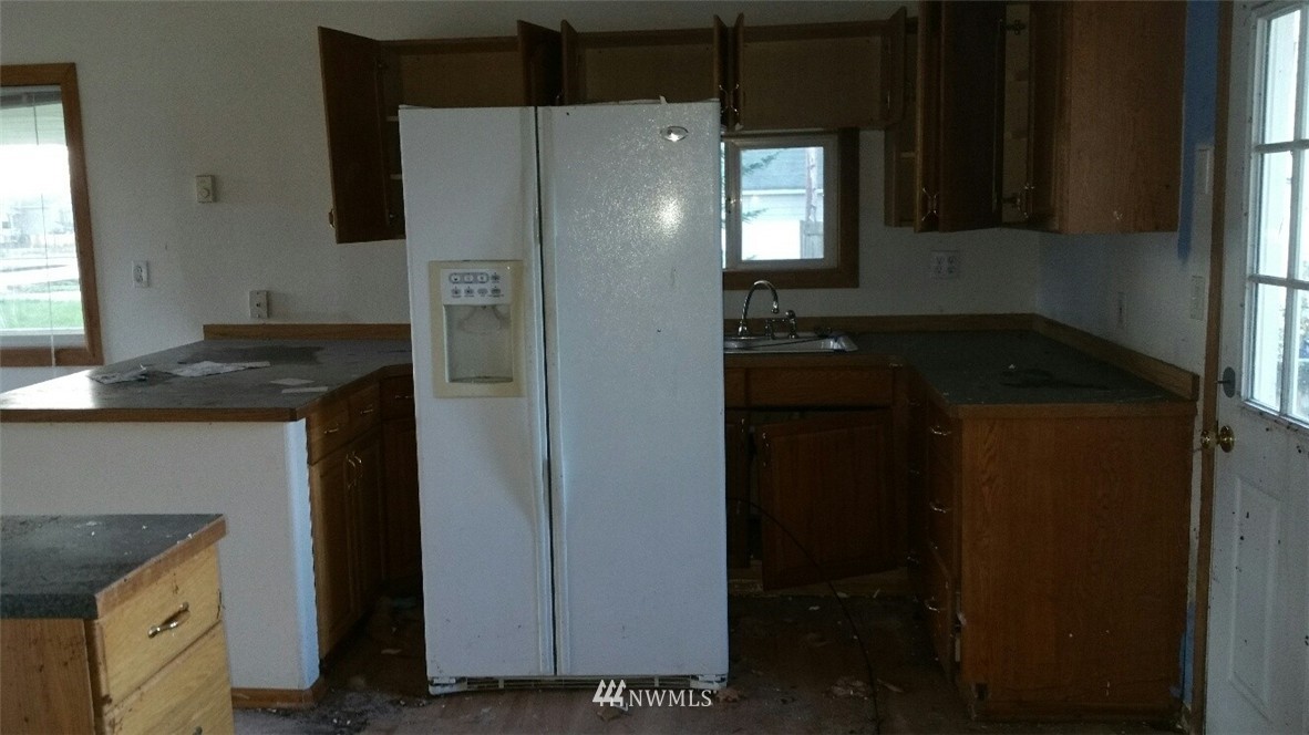 12110 Gibson Road Everett, WA 98204 - Photo 3 of 6 Gallery Image 3