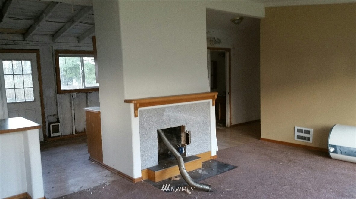 12110 Gibson Road Everett, WA 98204 - Photo 4 of 6 Gallery Image 4