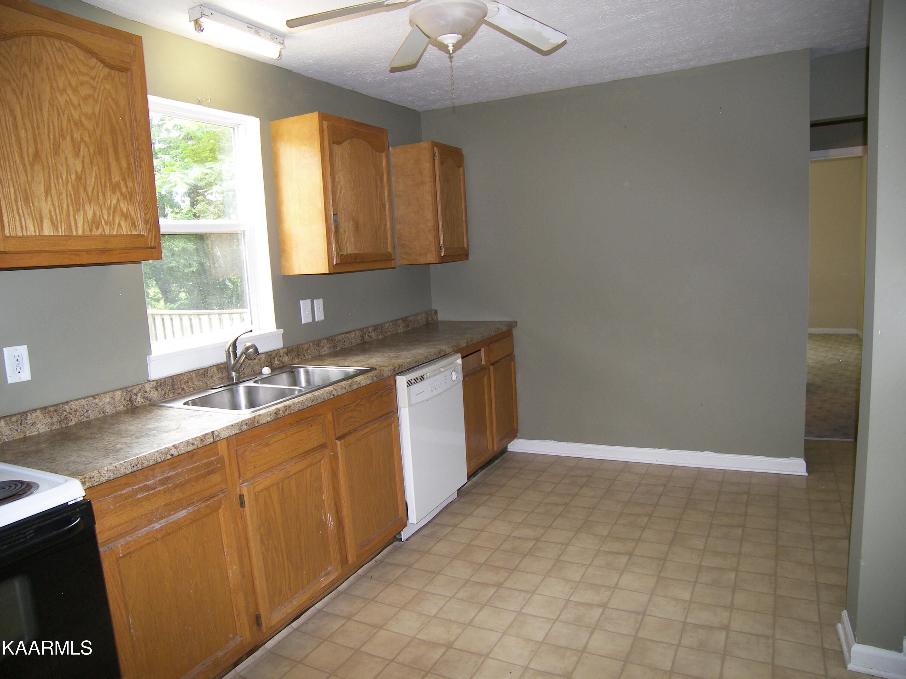616 Hillview Road Knoxville, TN 37919 - Photo 16 of 31 100_4446