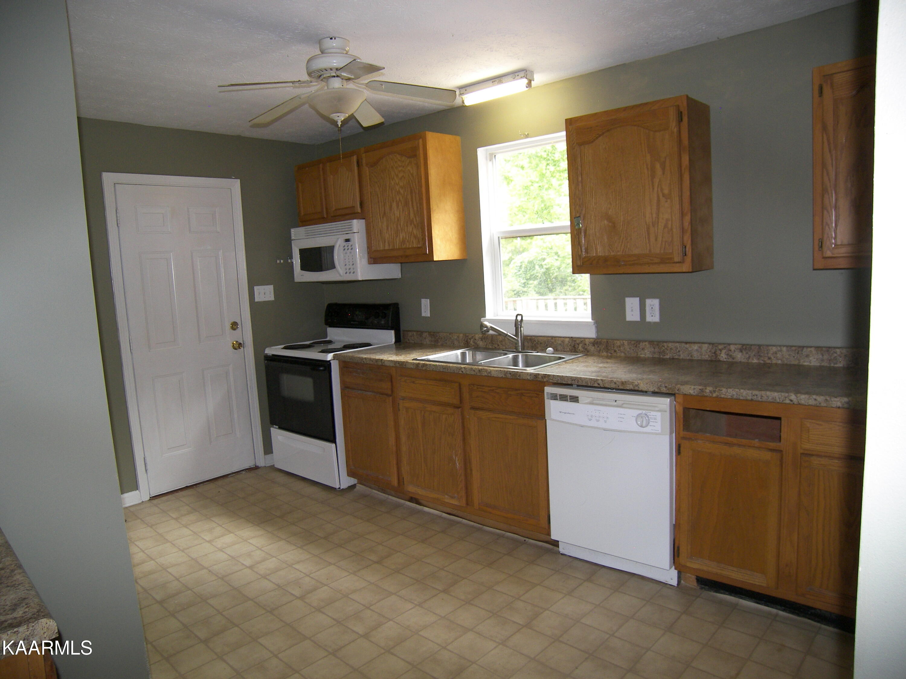 616 Hillview Road Knoxville, TN 37919 - Photo 17 of 31 100_4447