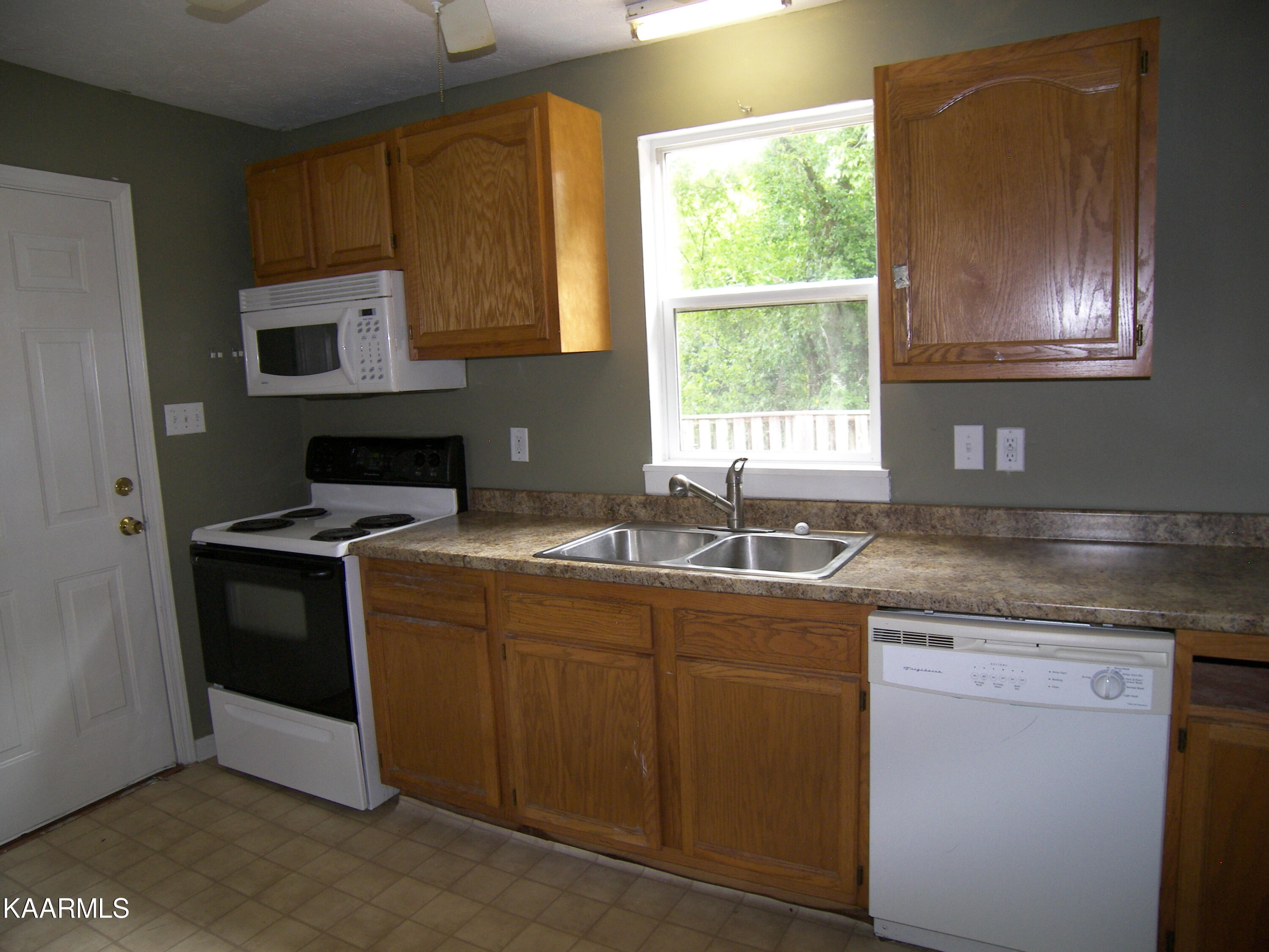 616 Hillview Road Knoxville, TN 37919 - Photo 18 of 31 100_4448