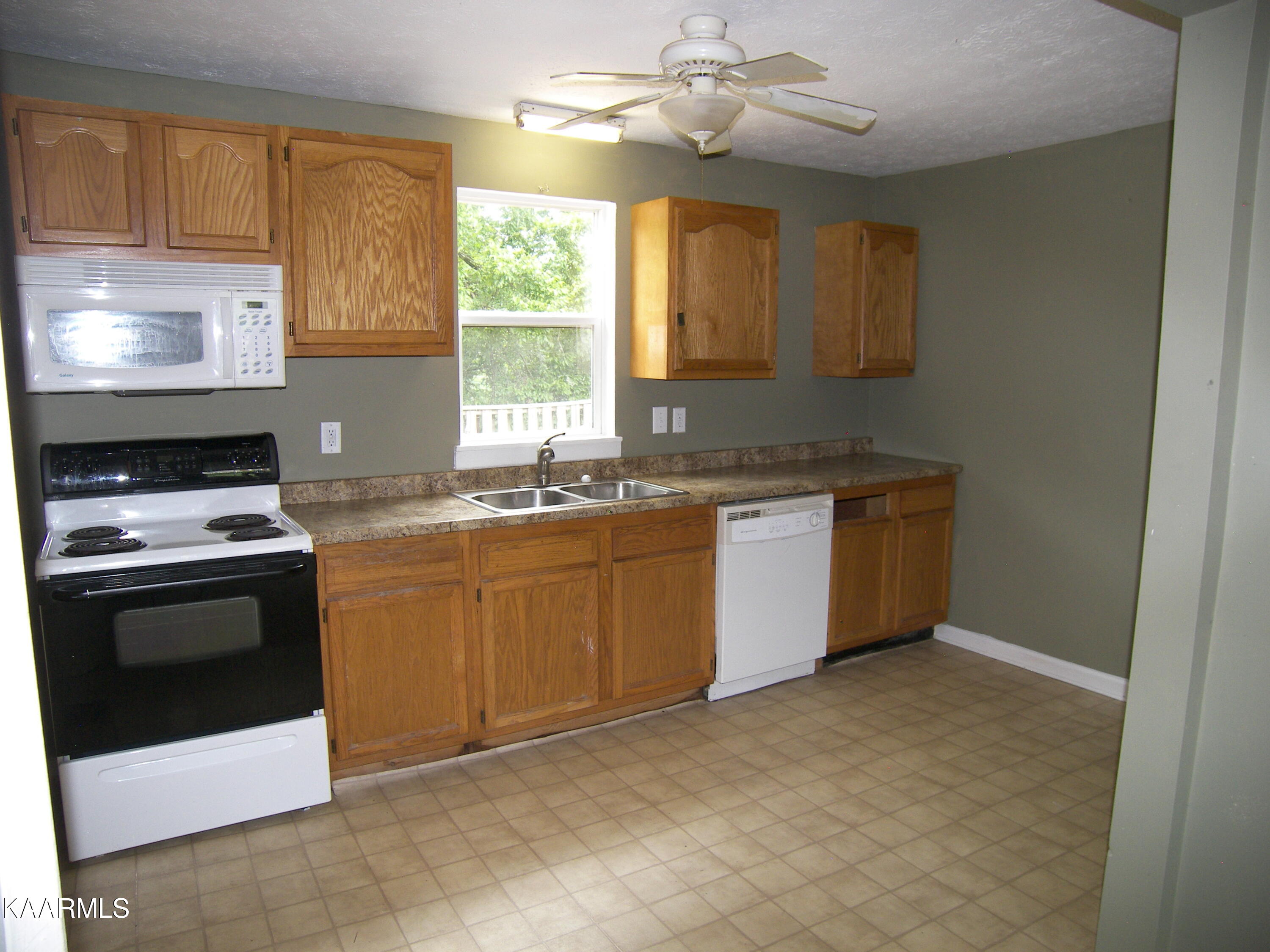 616 Hillview Road Knoxville, TN 37919 - Photo 19 of 31 100_4449