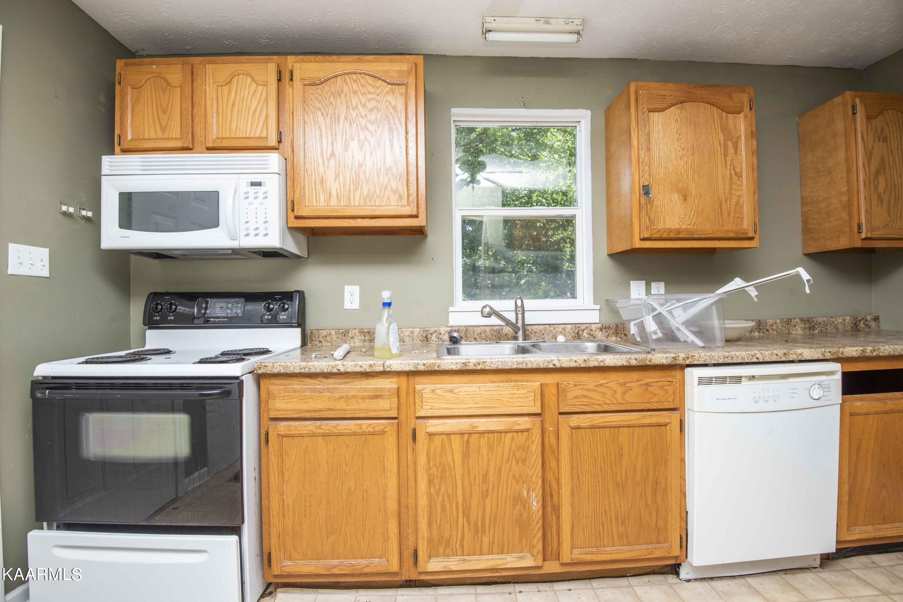 616 Hillview Road Knoxville, TN 37919 - Photo 20 of 31 kitchen 1_1