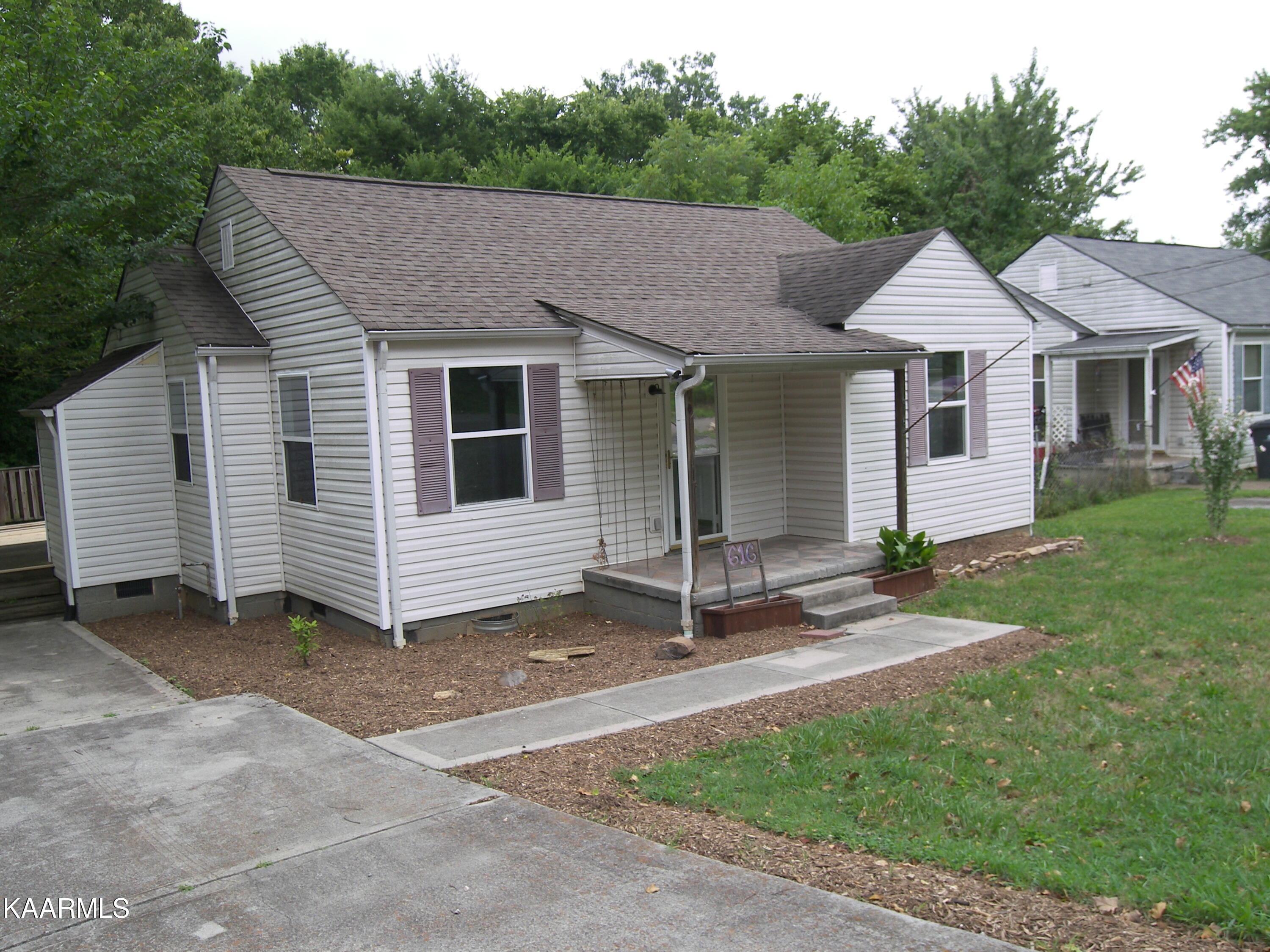 616 Hillview Road Knoxville, TN 37919 - Photo 2 of 31 100_4429