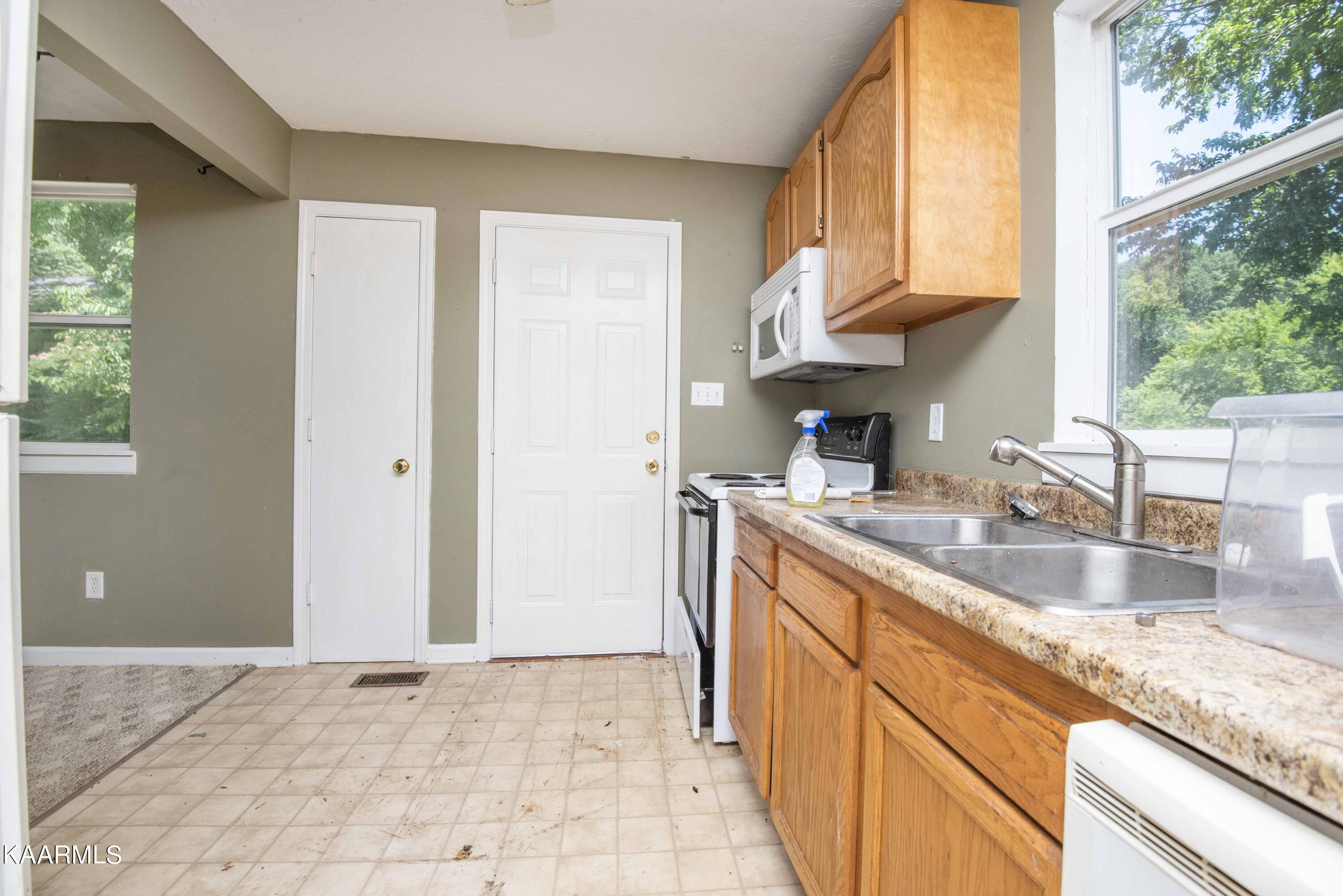 616 Hillview Road Knoxville, TN 37919 - Photo 21 of 31 kitchen 2_1