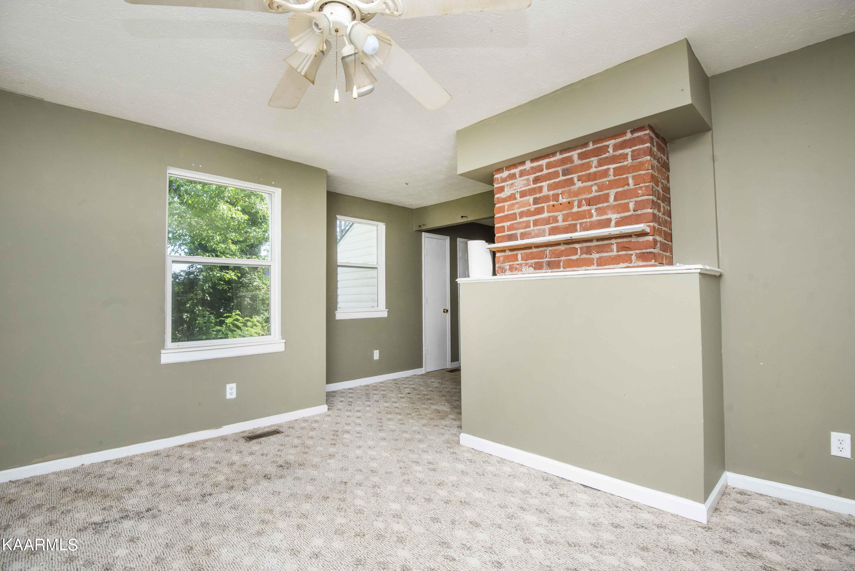 616 Hillview Road Knoxville, TN 37919 - Photo 3 of 31 living 1_1
