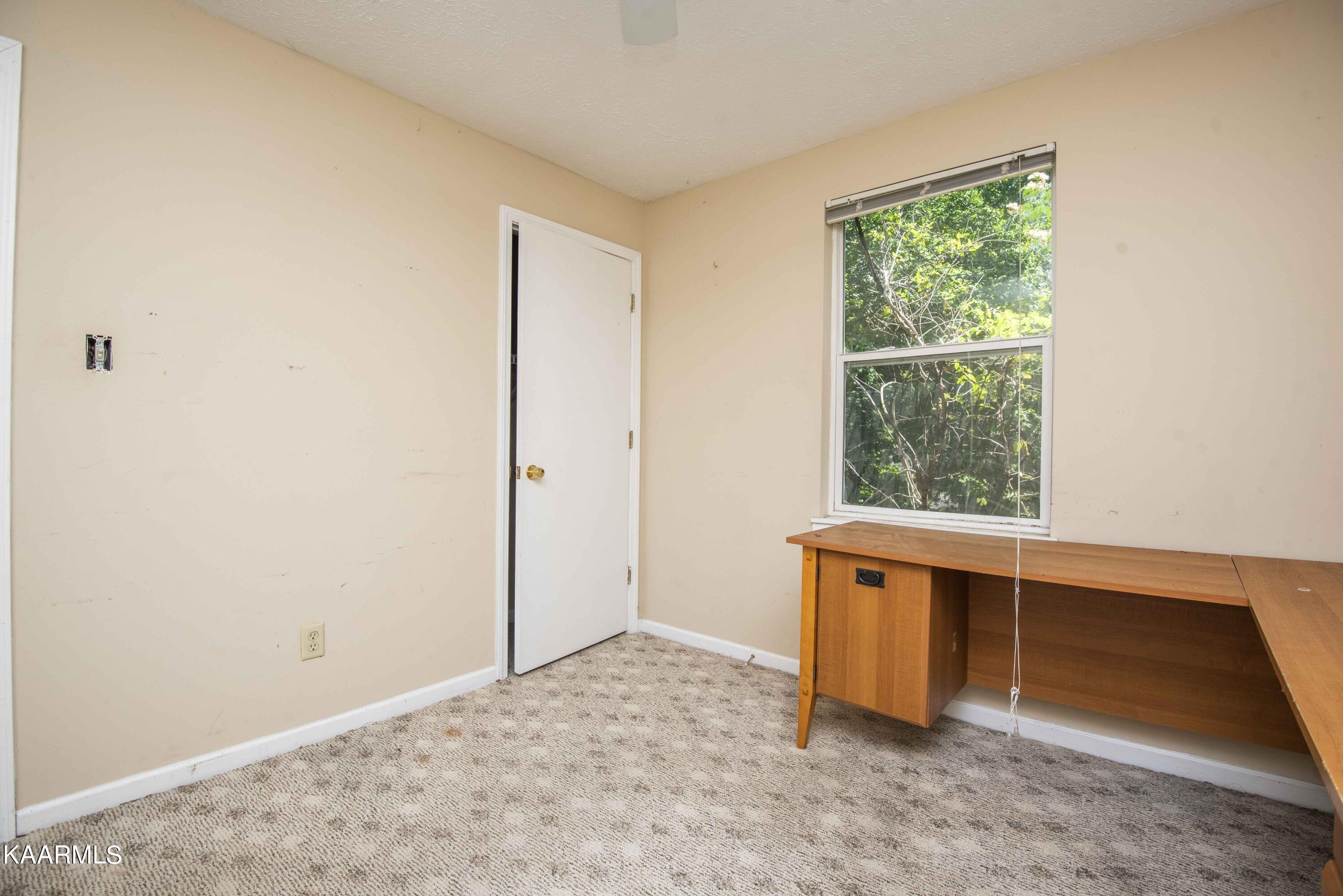 616 Hillview Road Knoxville, TN 37919 - Photo 9 of 31 bed_1