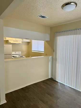 $795 | 3001 B Parker Lane, Austin, TX 78741