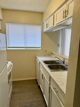 $795 | 3001 B Parker Lane, Austin, TX 78741