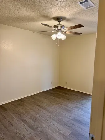 $795 | 3001 B Parker Lane, Austin, TX 78741