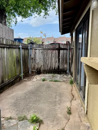 $795 | 3001 B Parker Lane, Austin, TX 78741