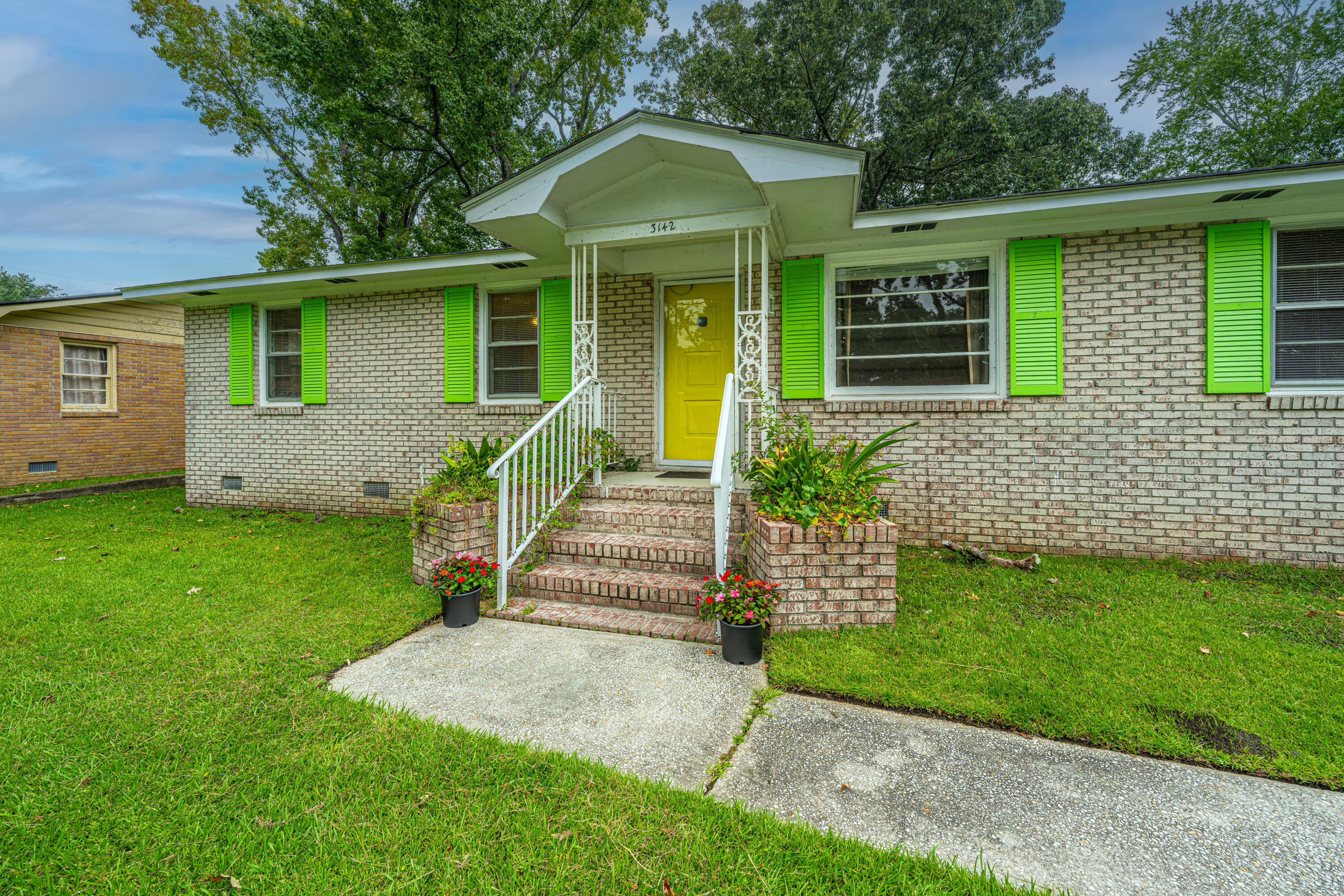 3142 Bonanza Road Charleston, SC 29414 - Photo 2 of 41 3142BonanzaRd005