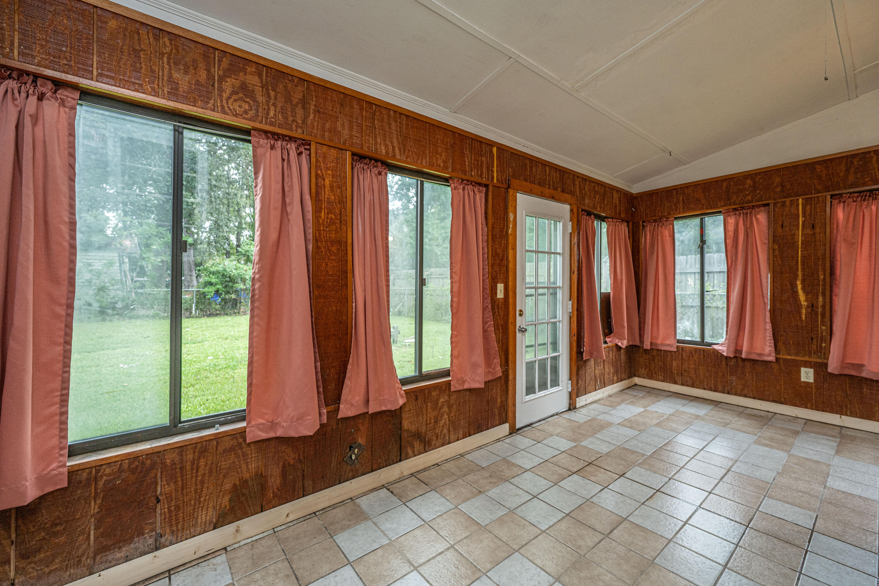 3142 Bonanza Road Charleston, SC 29414 - Photo 34 of 41 3142BonanzaRd035