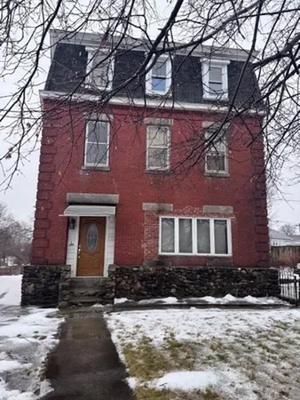 $2,450 | 308 Plantation Street, Unit 3, Worcester, MA 01604