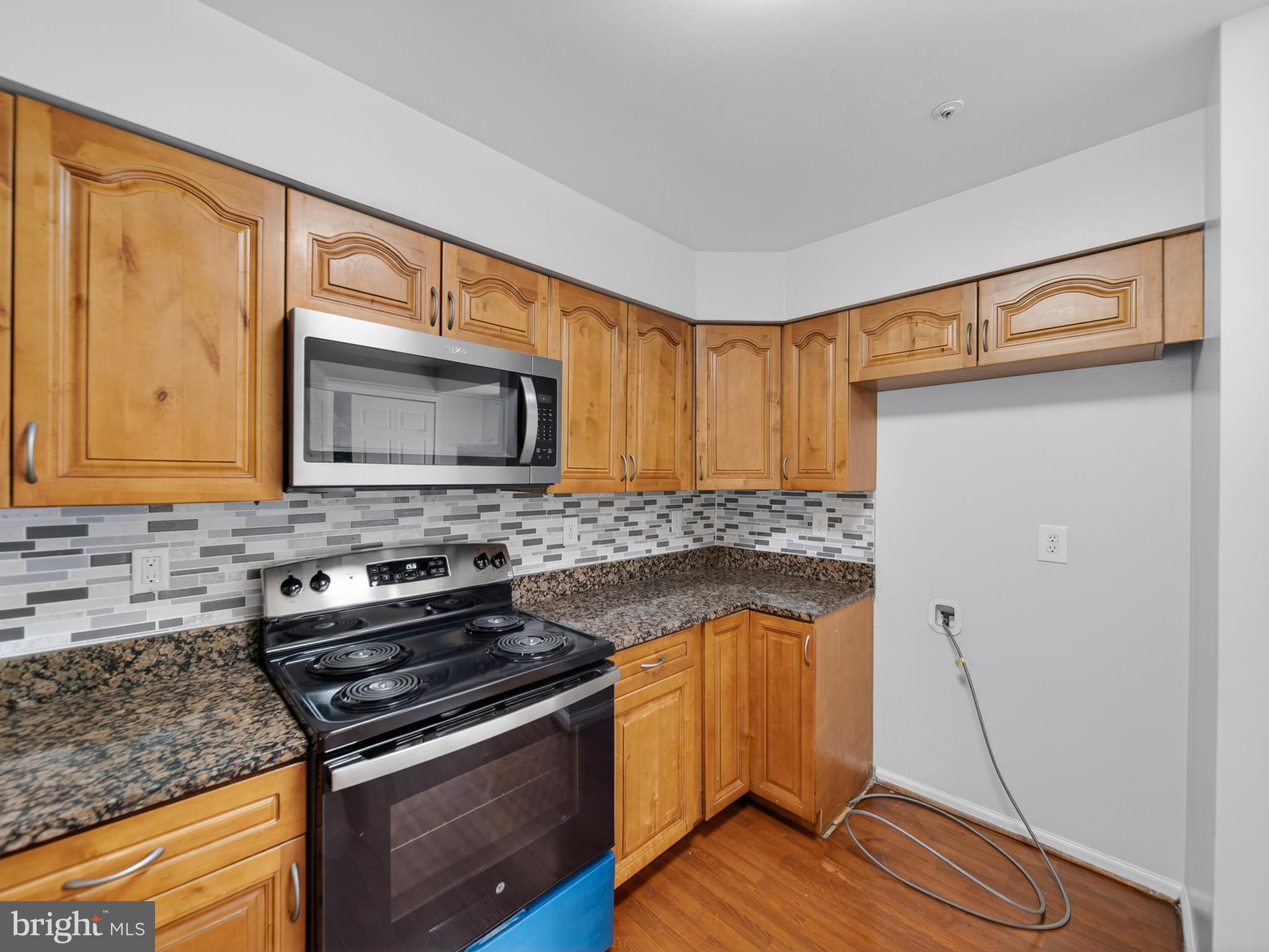 8602 Lark Place Laurel, MD 20724 - Photo 25 of 46 Beautiful kitchen with new stove