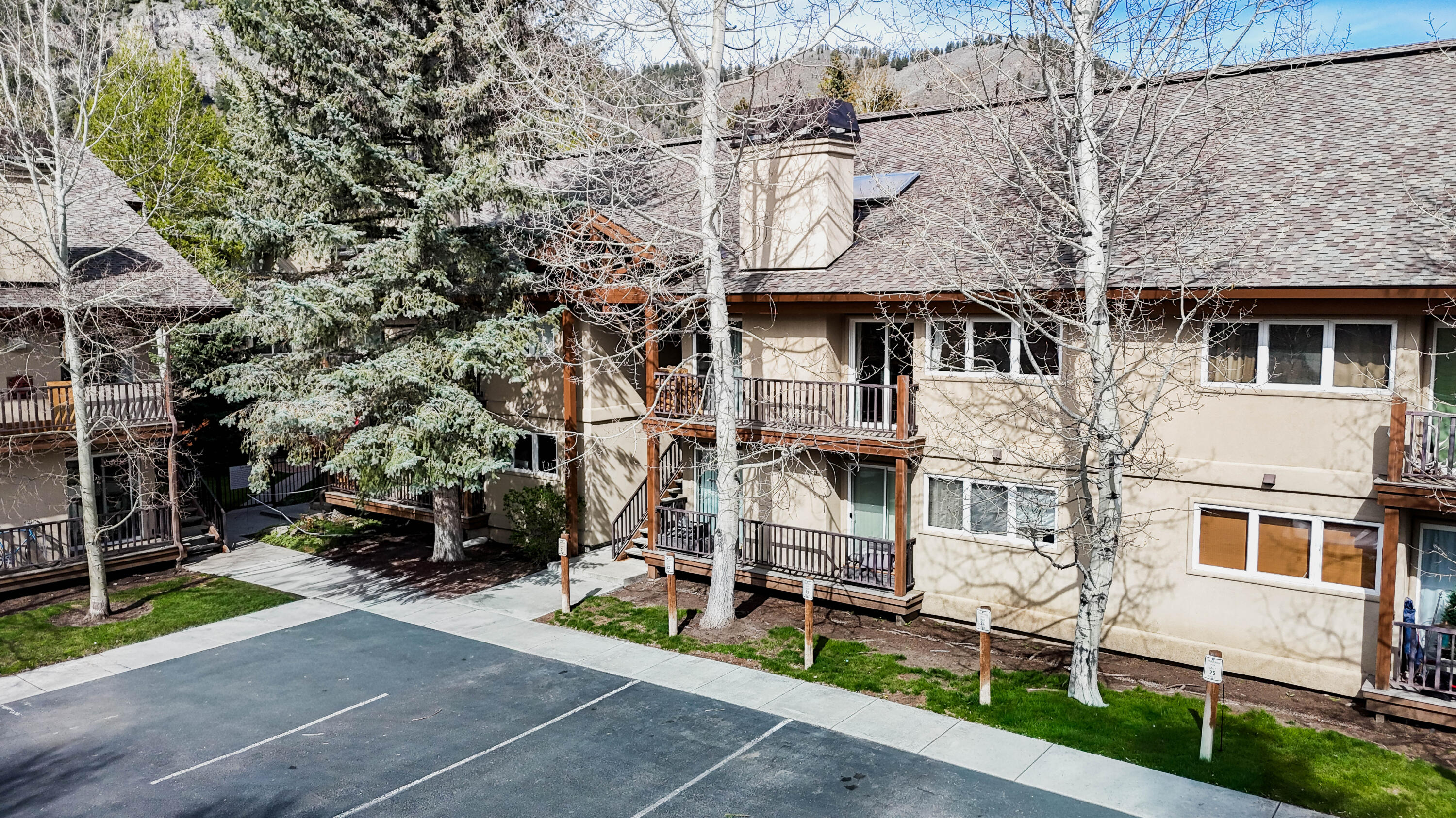 291 South 3rd Avenue, Unit 25 Ketchum, ID 83340 - Photo 5 of 19 2nd level deck