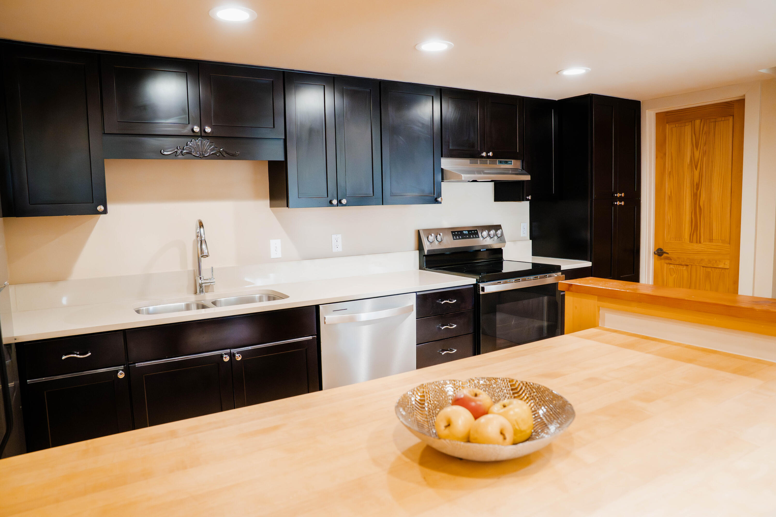 291 South 3rd Avenue, Unit 25 Ketchum, ID 83340 - Photo 9 of 19 kitchen