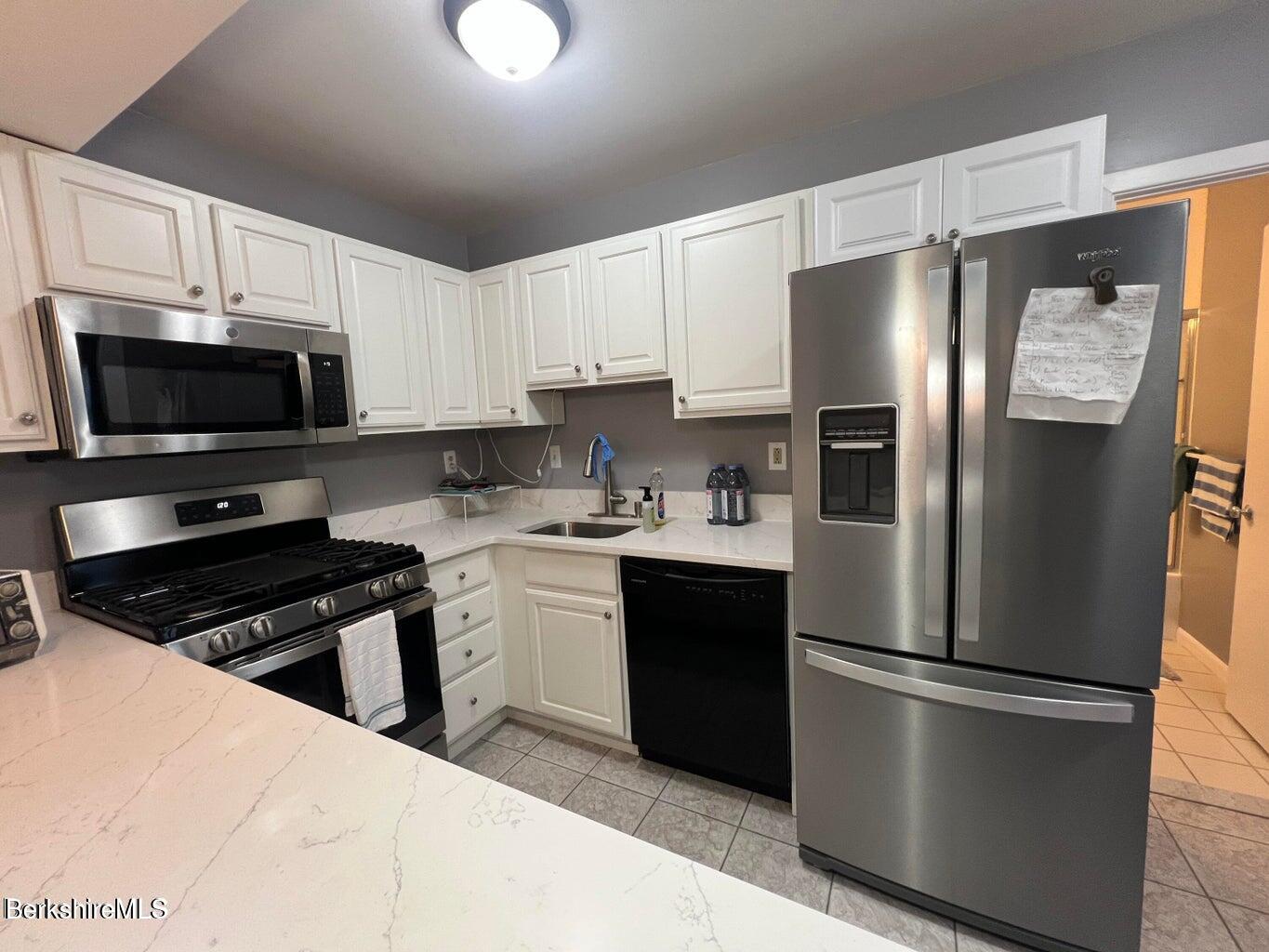 1 Rolling Hills, Unit 10 Lenox, MA 01240 - Photo 6 of 19 kitchen