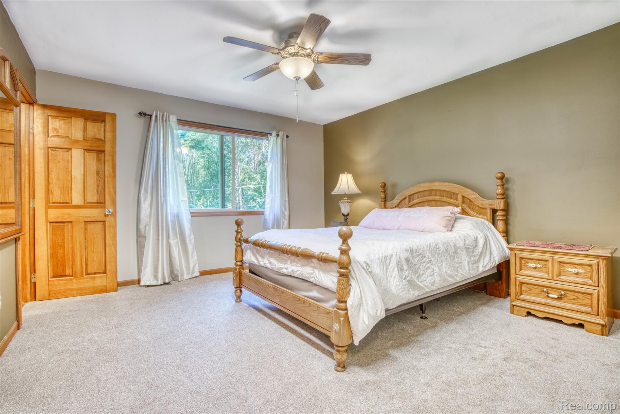 11813 Newman Road Brighton, MI 48114 - Photo 15 of 33 Master suite