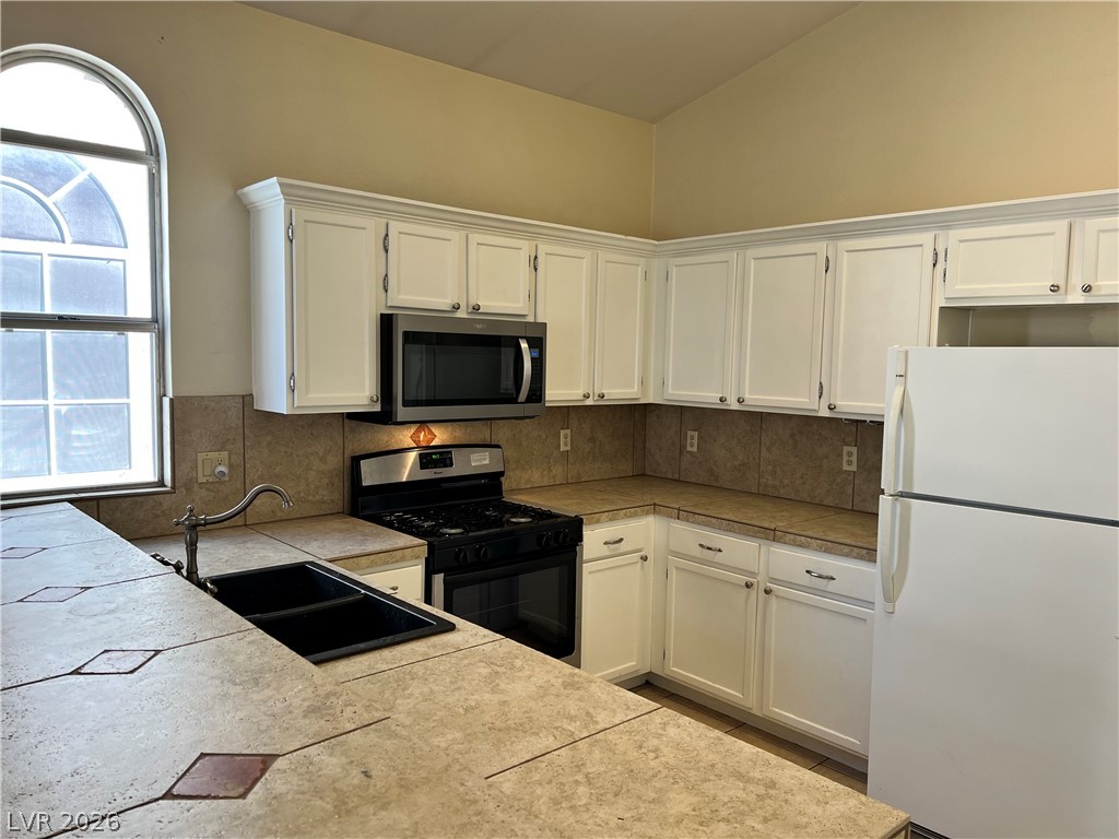 5705 Cliff Point Las Vegas, NV 89149 - Photo 7 of 15