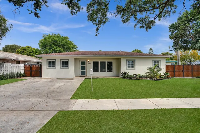 a view of a yard in front of a house