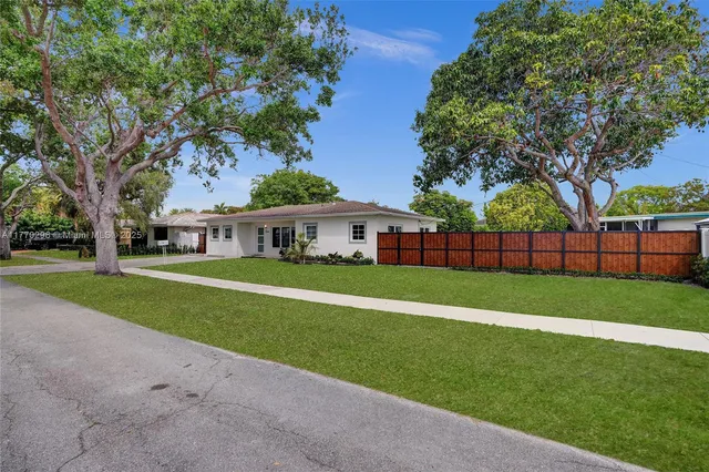 a view of a house with a big yard