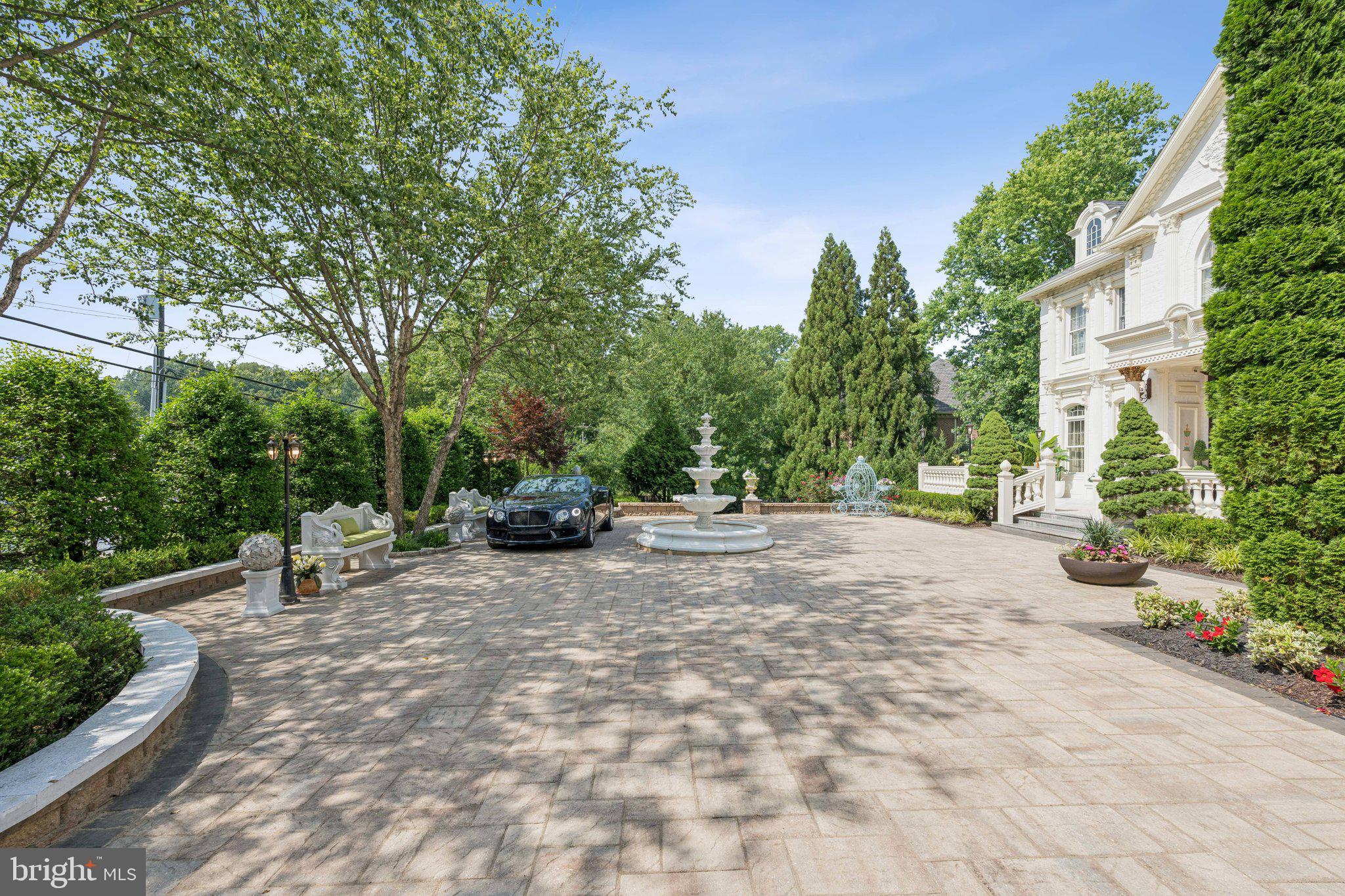 423 Seneca Road Great Falls, VA 22066 - Photo 3 of 55 Circular Drive / Parking Areas