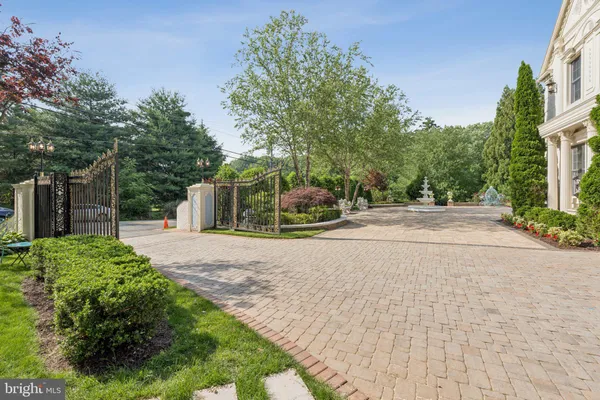 $4,800,000 | 423 Seneca Road, Great Falls, VA 22066