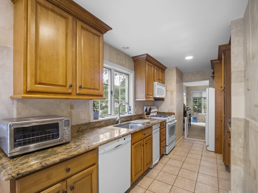 3901 Knightsbridge Close, Unit 3901 Worcester, MA 01609 - Photo 4 of 42