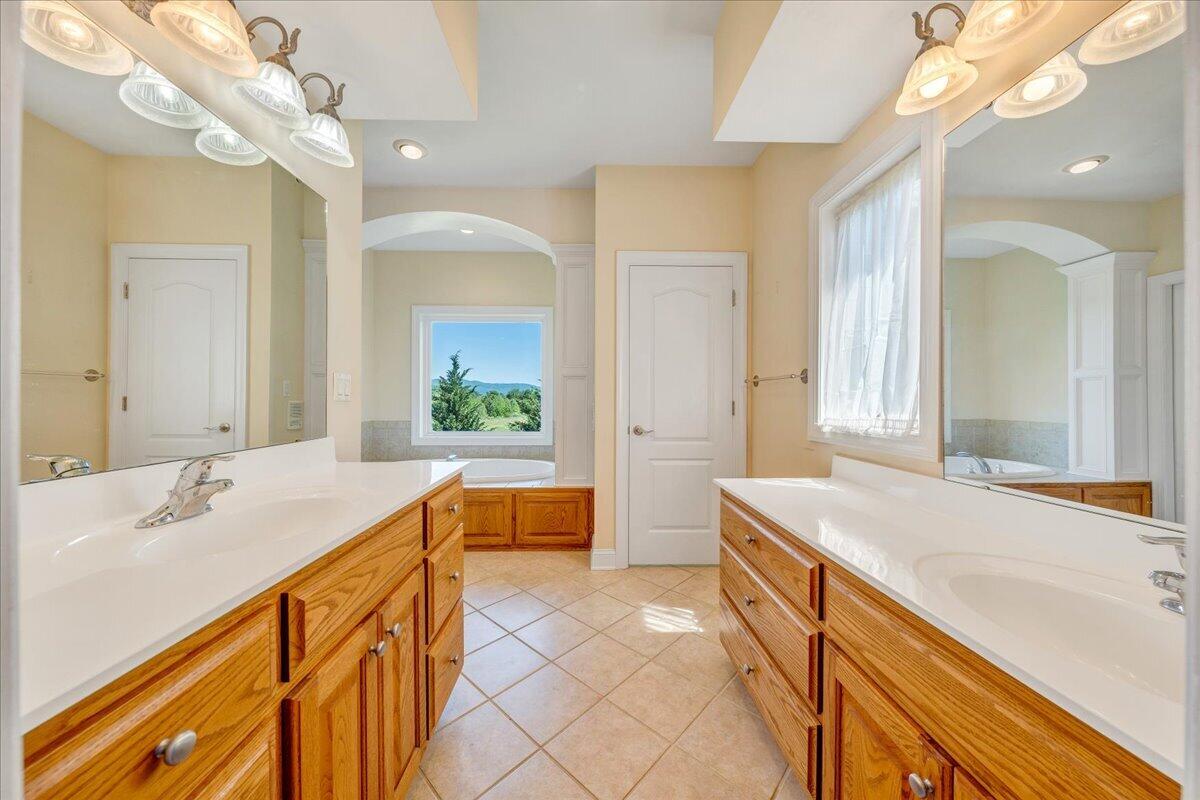 625 Frontier Way Fincastle, VA 24090 - Photo 44 of 105 046-MIB02725
