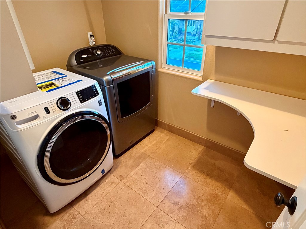 5243 East Arbor Road Long Beach, CA 90808 - Photo 37 of 46 a utility room with dryer and washer
