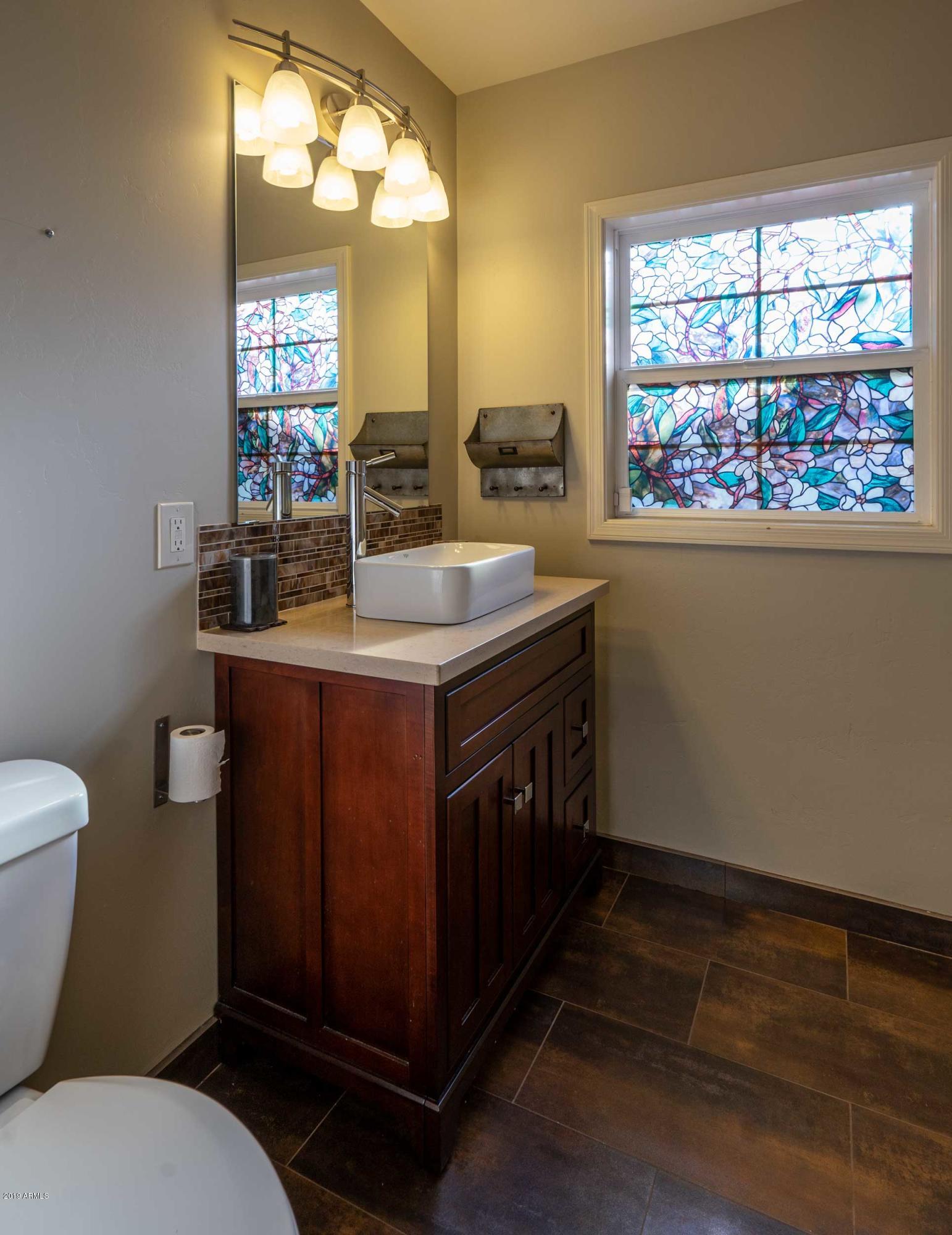 206 West Roma Avenue Phoenix, AZ 85013 - Photo 16 of 49 Full Hall Bathroom