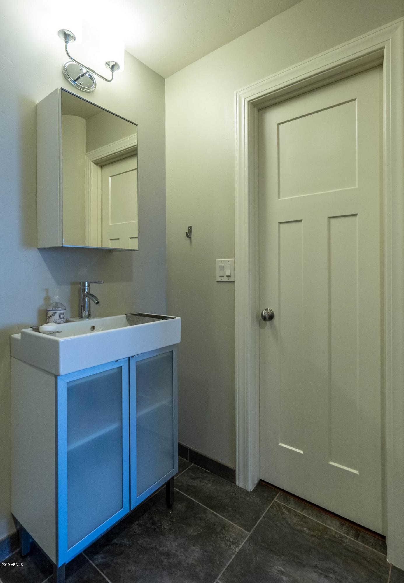 206 West Roma Avenue Phoenix, AZ 85013 - Photo 35 of 49 Studio Vanity/Closet